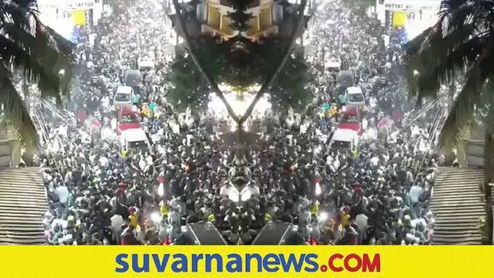 Royal Welcome To Covid Heavy Crowd At Popular Goa Beach Amid Worrying Covid Surge watch video akb Royal Welcome To Covid Heavy Crowd At Popular Goa Beach Amid Worrying Covid Surge watch video akb