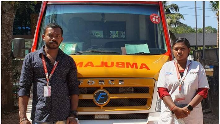 Kaniv 108 ambulance staff helps women to delivery in home Kaniv 108 ambulance staff helps women to delivery in home