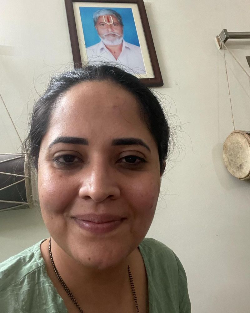 anasuya without make up photos trending netizens comments it is big scam