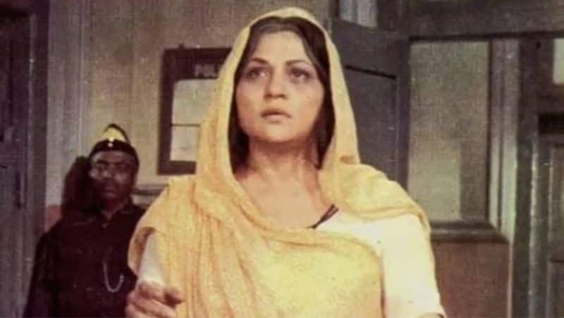 Amitabh Bachchan Onscreen Mother Nirupa Roy got the first film by coincidence kpg
