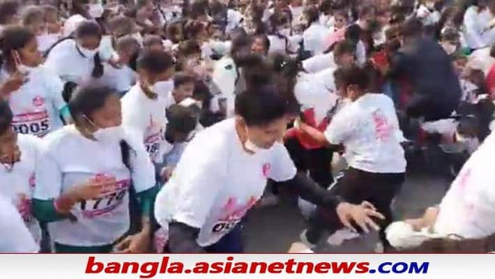 Stampede at Congress marathon in Uttar Pradesh's Bareilly ALB Stampede at Congress marathon in Uttar Pradesh's Bareilly ALB