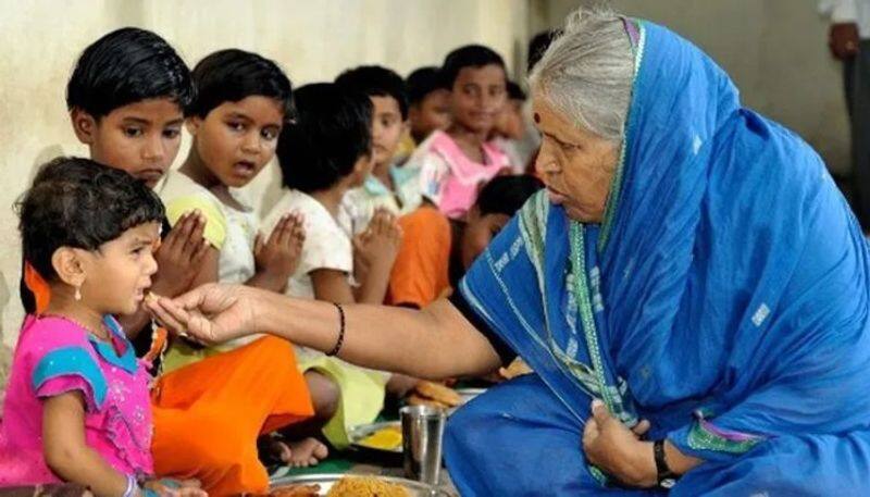 Sindhutai Sapkal was mother of thousands of orphan kids in India role model of century dpl