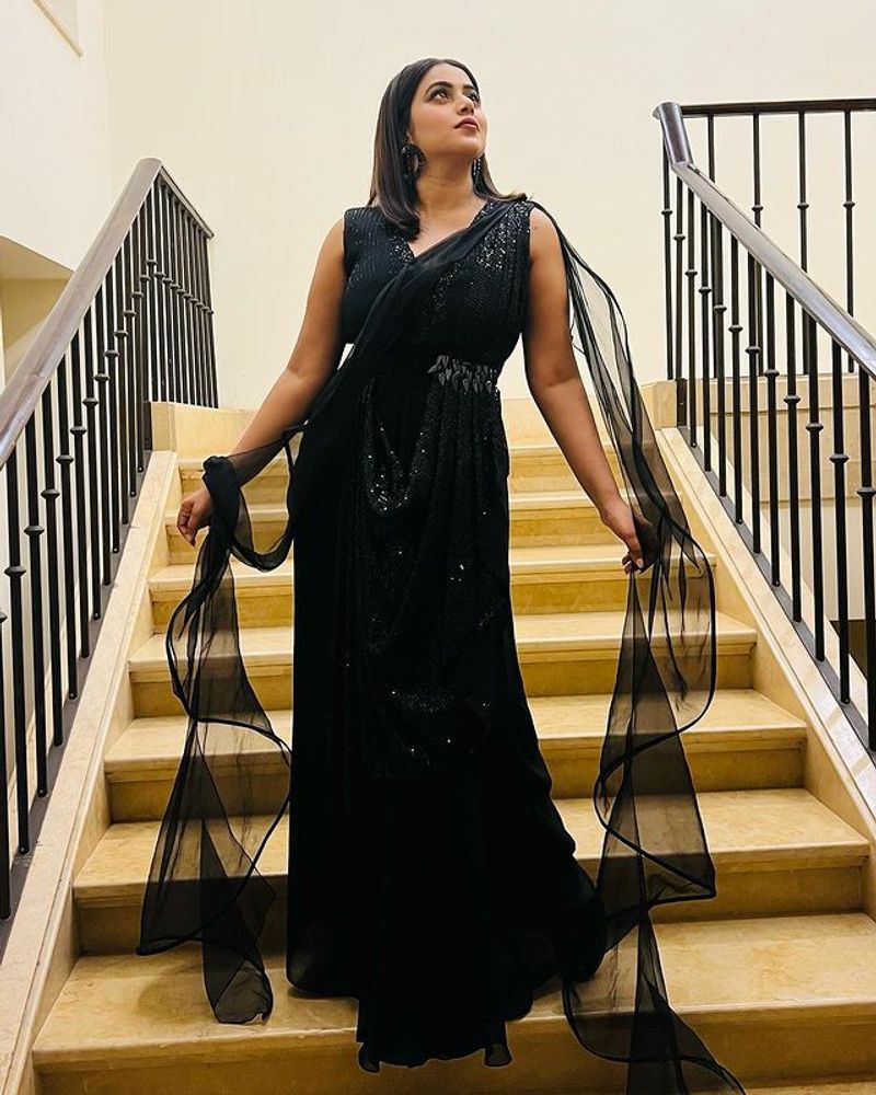 dhee purna mind block in black dress latest photos fire on internet