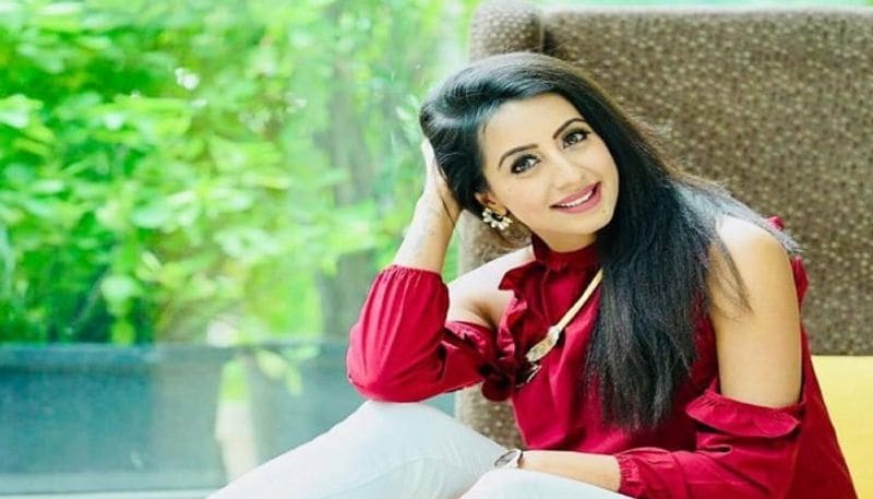 Sanjana Galrani Reaction On Divorce News