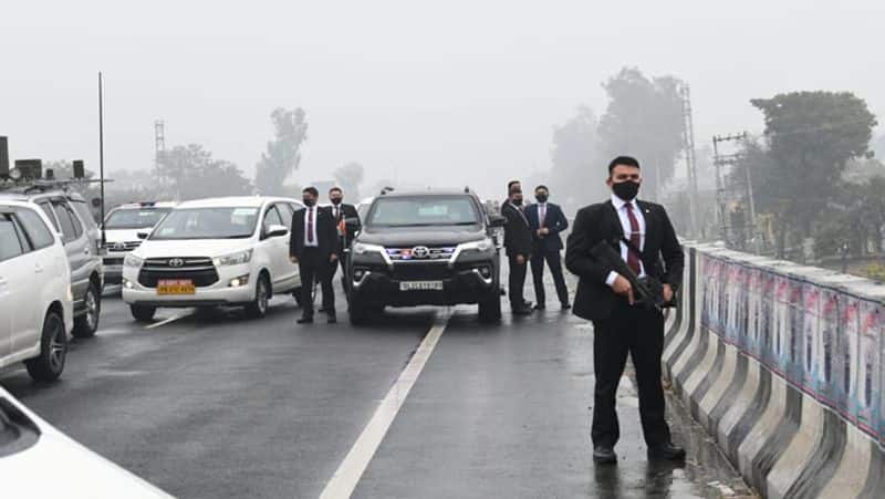punjab farmers struggle by keeping the flyover in Bathinda Modi car parked in the same place for about 20 minutes