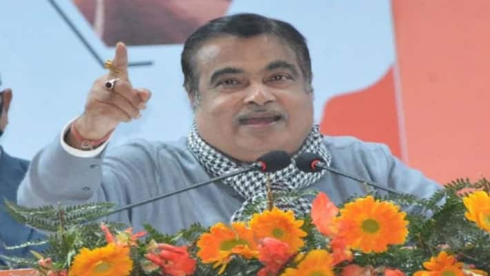 seat belt : Nitin Gadkari says that with 4-wheelers, rear-seat seatbelt warning is also necessary. seat belt : Nitin Gadkari says that with 4-wheelers, rear-seat seatbelt warning is also necessary.