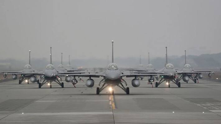 Taiwan deploys F 16 fighter jets to respond to China attack Taiwan deploys F 16 fighter jets to respond to China attack