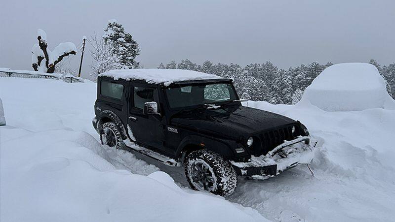 Omar Abdullah drives Mahindra Thar in snow covered Gulmarg Anand Mahindra did a great reply on the tweet AUTO news rps