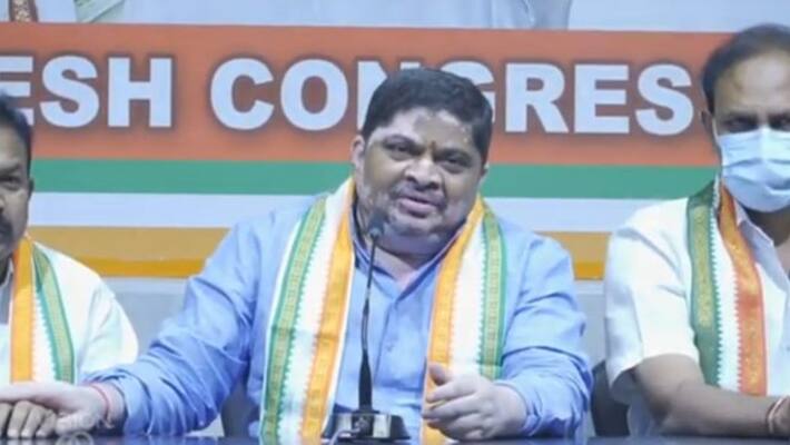 Congress Leader Ponnam Prabhakar Slams CM KCR Congress Leader Ponnam Prabhakar Slams CM KCR