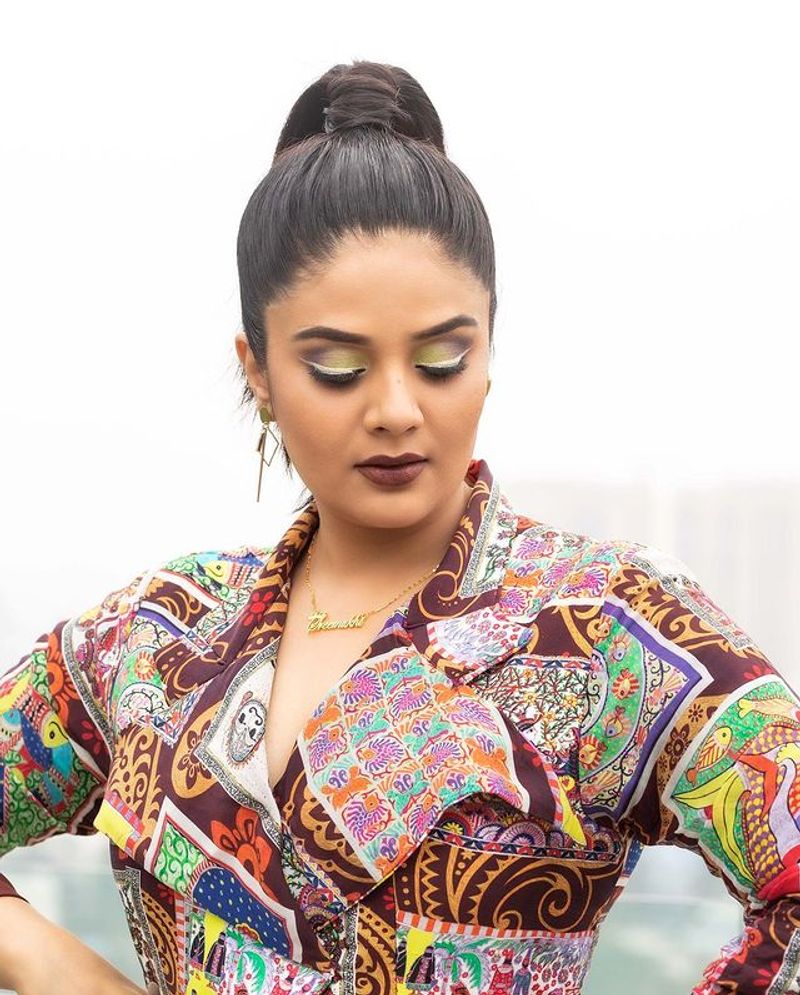 Sreemukhi like a lady boss in trendy outfit, photos viral