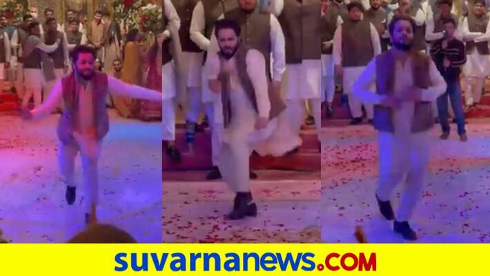Is it Pakistan MP Aamir Liaquat Hussain dancing to Tip Tip Barsa Pani in this viral video dpl Is it Pakistan MP Aamir Liaquat Hussain dancing to Tip Tip Barsa Pani in this viral video dpl
