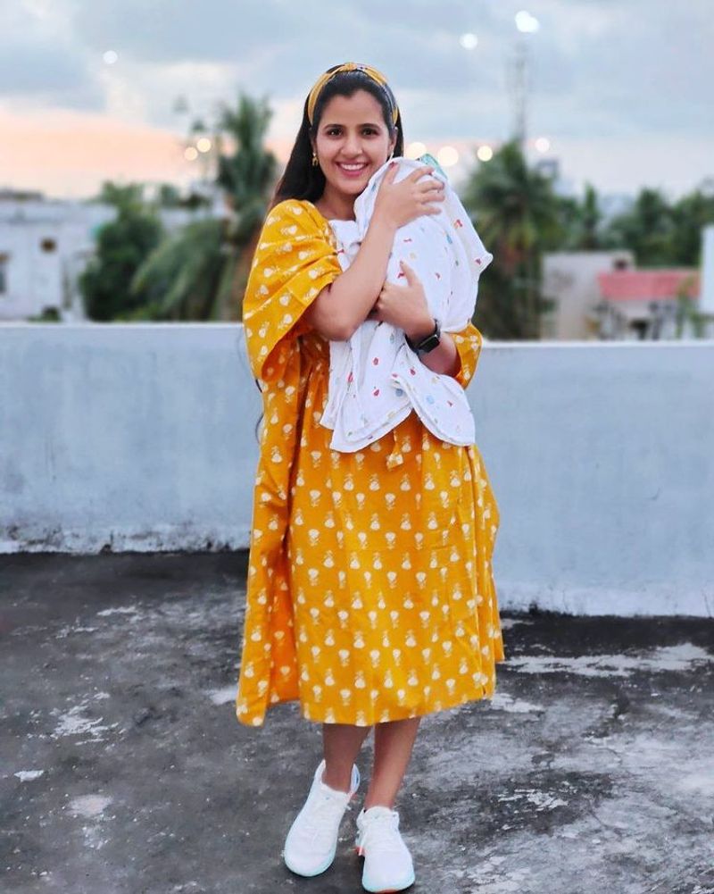 serial actress Jennifer with her baby..
