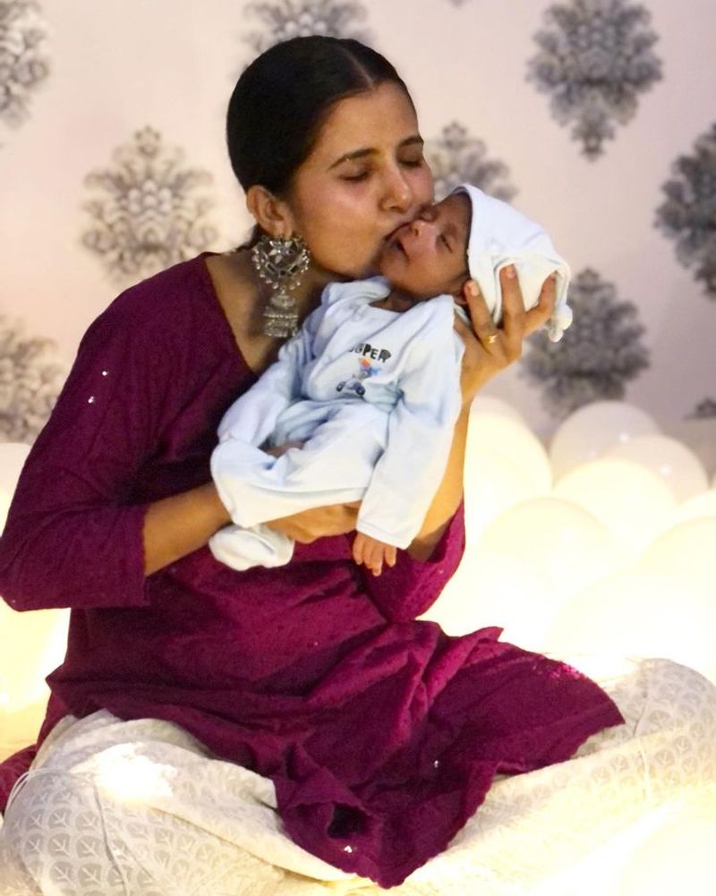 serial actress Jennifer with her baby..