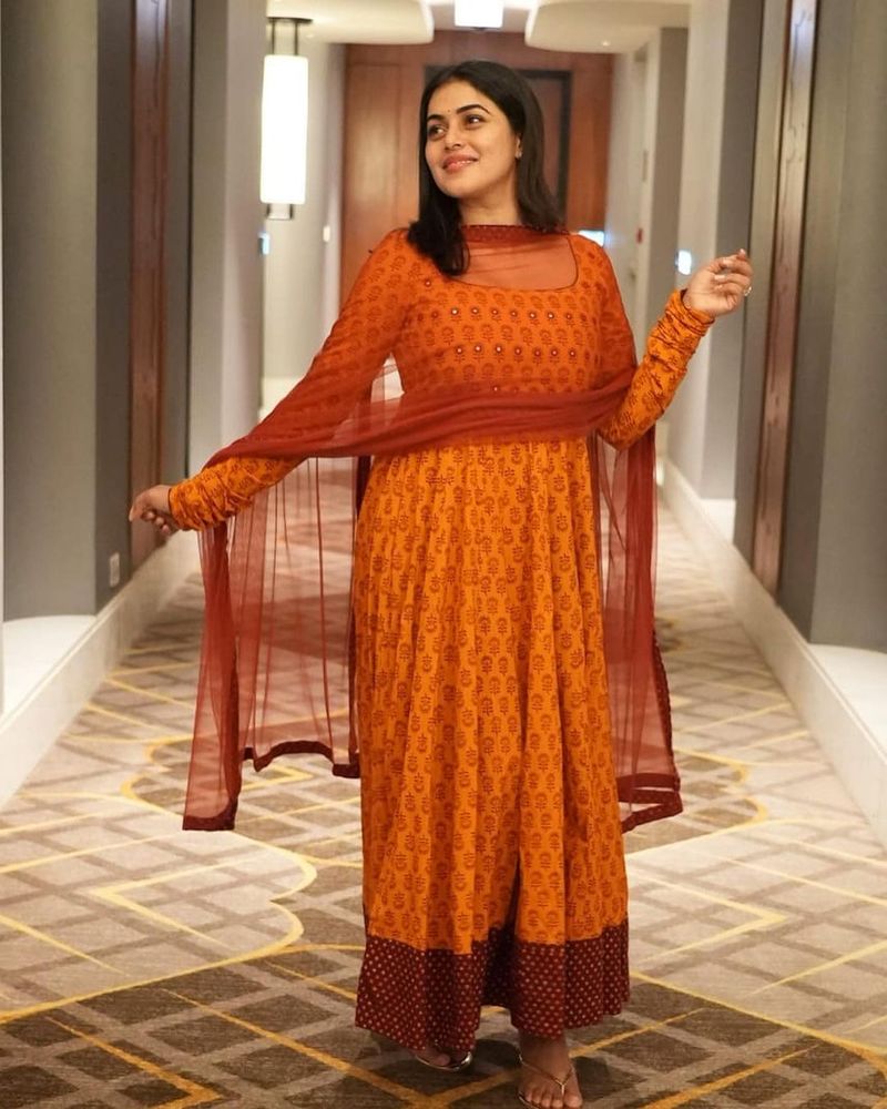dhee fame heroin purna looks adorable her latest photos shoot goes viral
