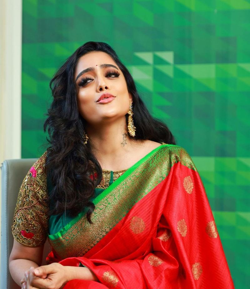 Abhirami Venkatachalam latest photoshoot viral