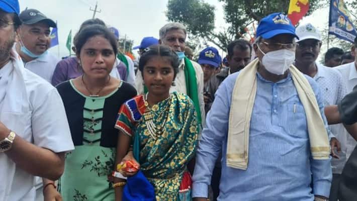 Siddaramaiah Returns Bengaluru From Mekedatu Padayatre due to fever rbj Siddaramaiah Returns Bengaluru From Mekedatu Padayatre due to fever rbj