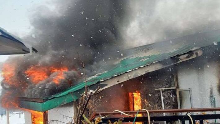 Himachal Pradesh, Manali cylinder exploded in a house family members safe stb Himachal Pradesh, Manali cylinder exploded in a house family members safe stb