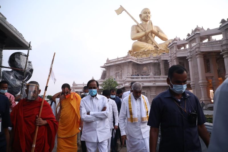 telangana cm kcr meet chinna jeeyar swamy at muchintal