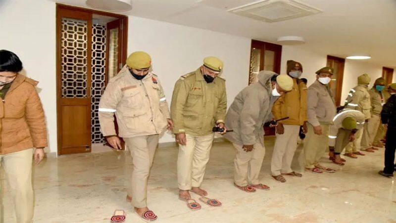 PM Modi sends 100 pair of jute footwear for those working at Kashi Vishwanath Dham