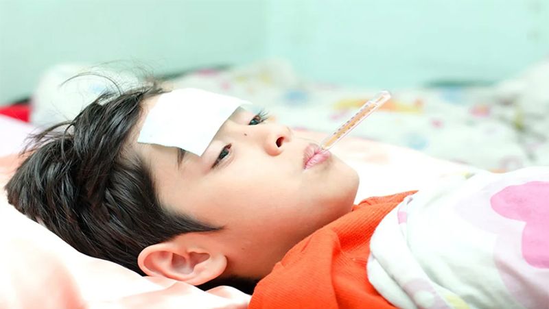Omicron symptoms: children affected by covid 19 witnessing high fever shivering, said- Child specialist dva