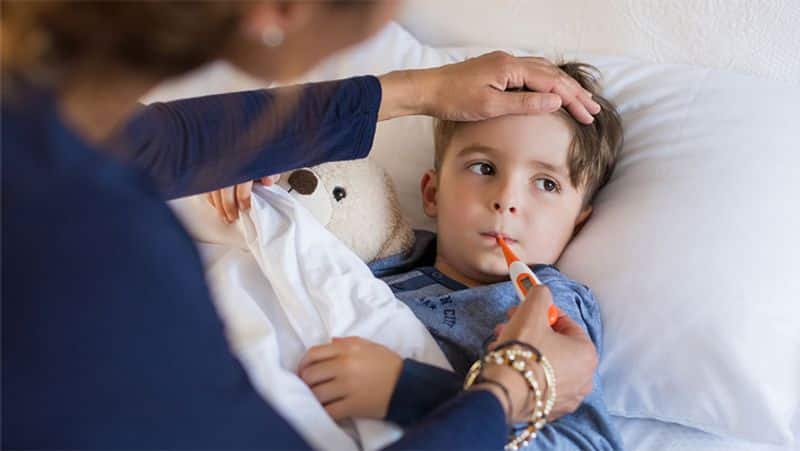Omicron symptoms: children affected by covid 19 witnessing high fever shivering, said- Child specialist dva