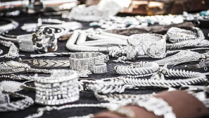 Durga Puja 2022 here the simple ways to clean silver jewelry at home before puja BDD Durga Puja 2022 here the simple ways to clean silver jewelry at home before puja BDD