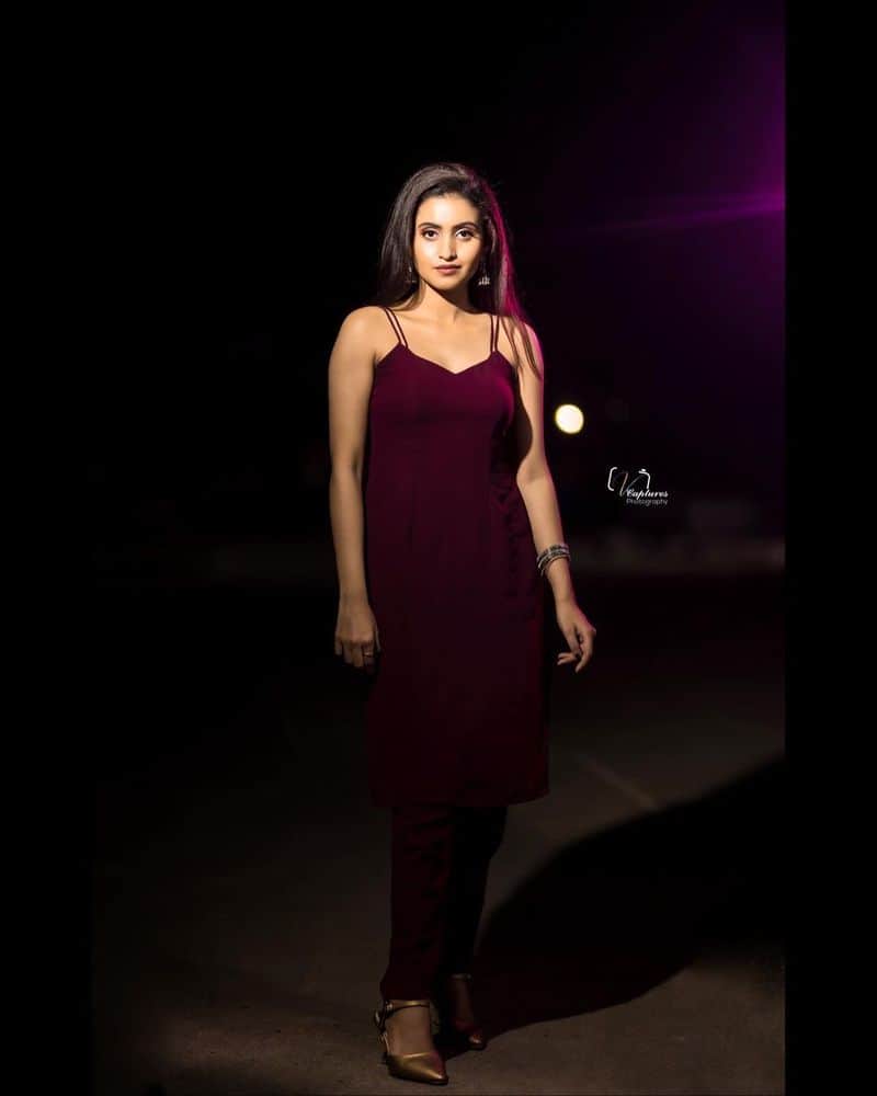 young anchor deepika pilli mesmarizing poses she looks pretty in purple color trendy wear