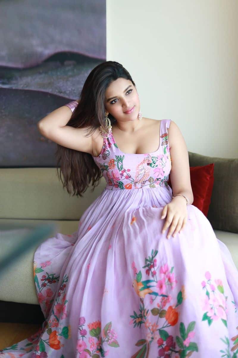 nidhhi agarwal mind block in pink gown cleavage show fans goes festival mood
