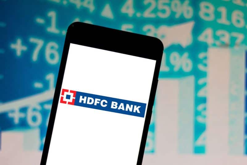 13 crore credited to each in the bank accounts of 100 customers of hdfc
