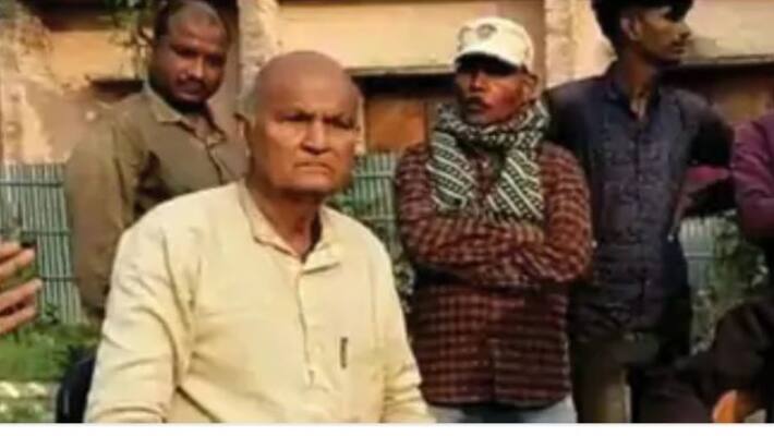 Police raided the house of a person who had been vaccinated 12 times .. broke down the door and entered inside .. screaming family. Police raided the house of a person who had been vaccinated 12 times .. broke down the door and entered inside .. screaming family.