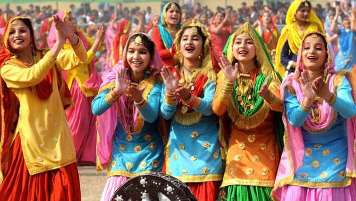 Lohri 2022 Lohri lohri songs tradition of lohri Special things related to Lohri MMA Lohri 2022 Lohri lohri songs tradition of lohri Special things related to Lohri MMA