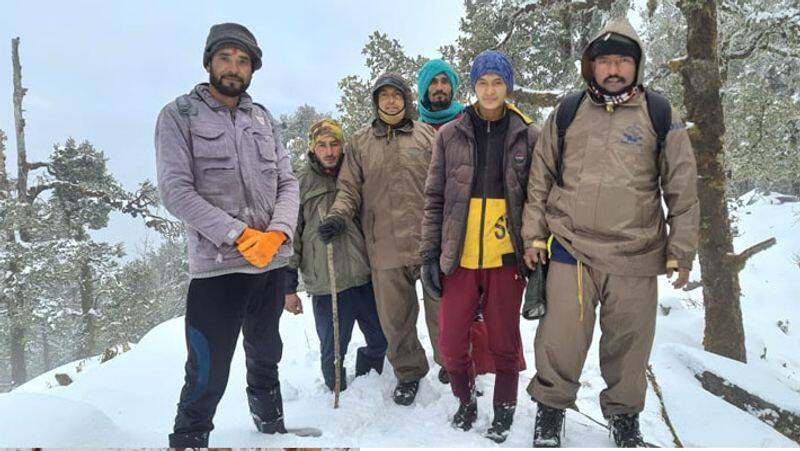 Weather report, Amid heavy snowfall, SDRF team rescued tourists in Pithoragarh, Uttarakhand KPA