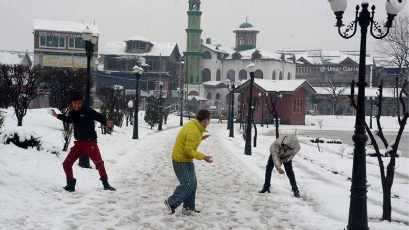 Weather report, Amid heavy snowfall, SDRF team rescued tourists in Pithoragarh, Uttarakhand KPA