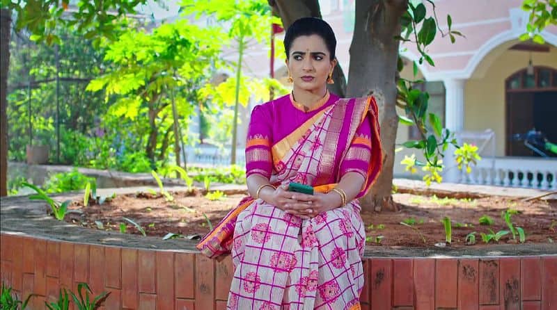 Rudrani and Bangaramma come up with a plan in todays Karthika Deepam serial episode