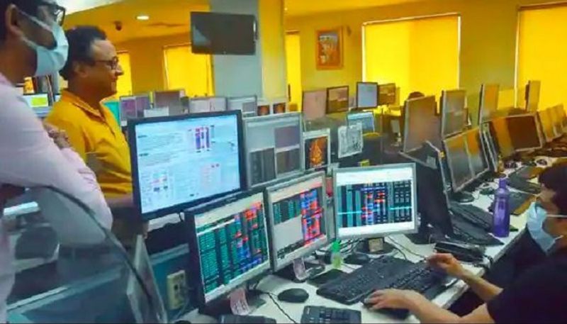 Stock Market today: Break on rise in stock market Sensex fell 467 points Nifty came below 18200