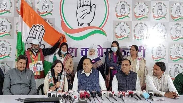 Anchor Nida Ahmed Joined Congress Party said ladki hun lad sakti hun Anchor Nida Ahmed Joined Congress Party said ladki hun lad sakti hun