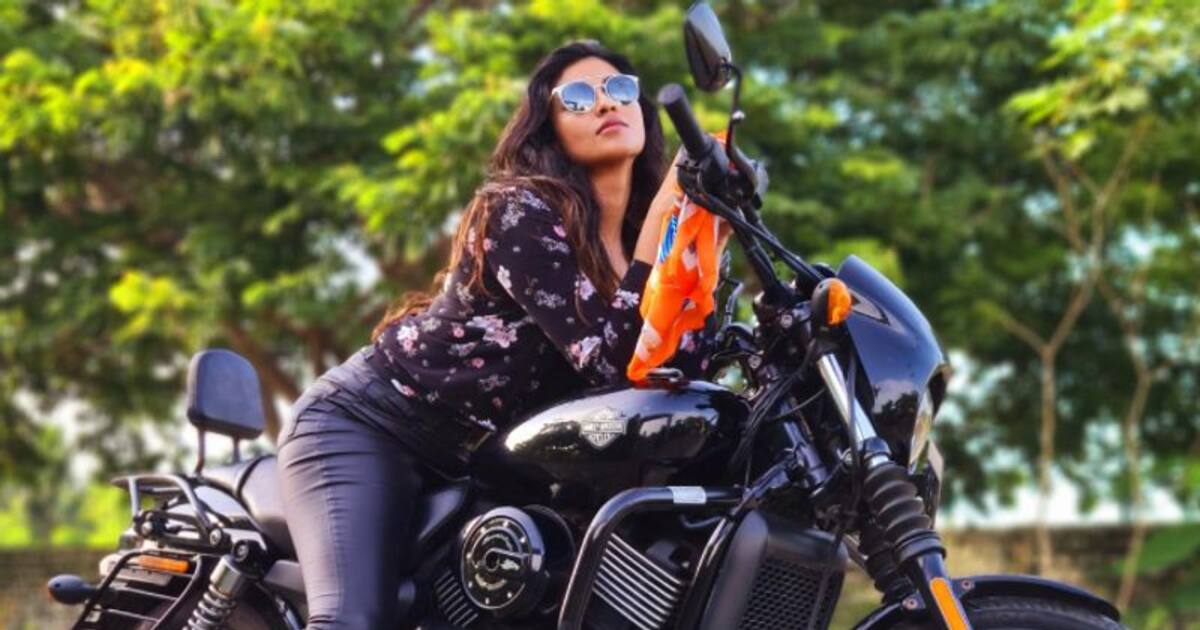 Actress Indhuja : சட்டை பட்டனை கழட்டிவிட்டு... செம்ம ஹாட் லுக்கில்... ரசிகர்களை வாய்பிளக்க வைத்த இந்துஜா