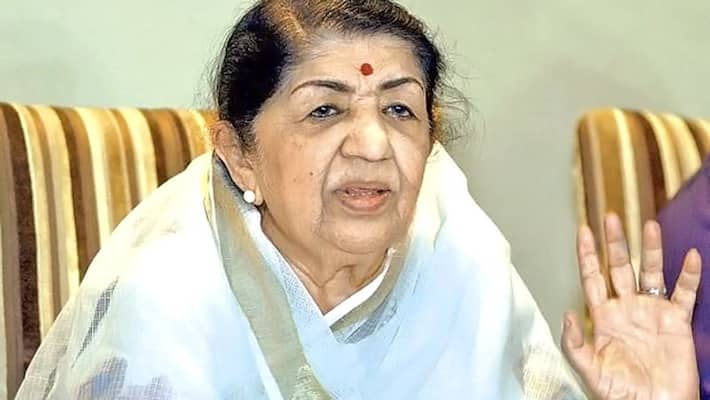 Lata Mangeshkar Health Update लता जी का इलाज कर रहे डॉक्टर ने बताई कैसी है सेहत इतने दिन 1300