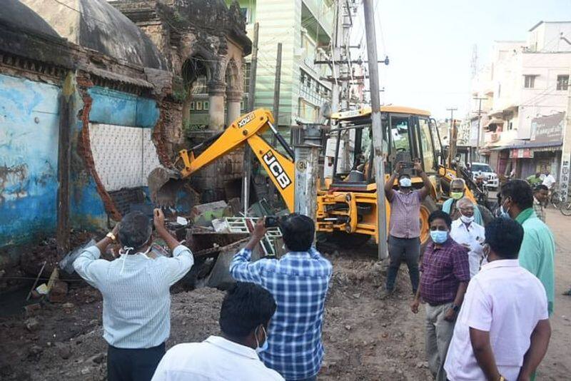 Jayalalithaa temple demolished in Thanjavur