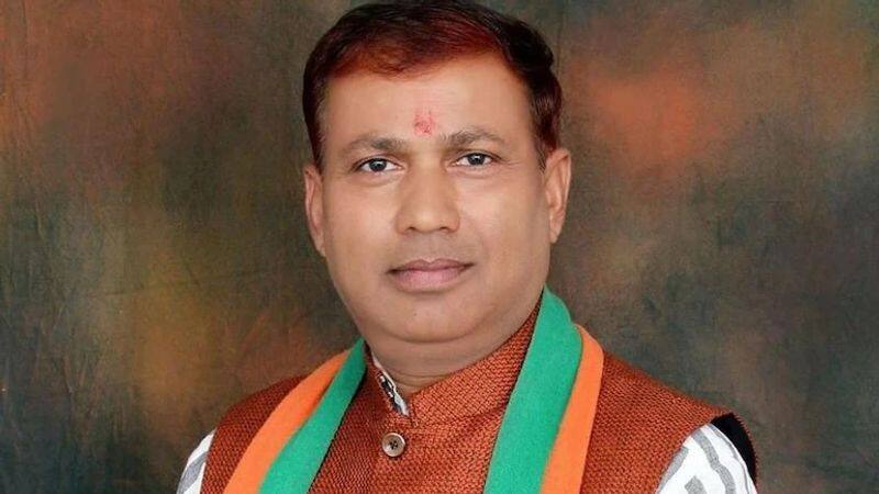 2 ministers and 5 BJP MLAs resigned in 48 hours In Uttar Pradesh