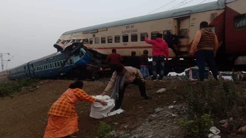 Guwahati Bikaner Express Train accident : एक दूसरे के ऊपर चढ़कर पुर्जे-पुर्जे हो गईं बोगियां...देखें तस्वीरें | Patna Guwahati Bikaner express derailed at Maynaguri Jalpaguri west bengal pictures ...
