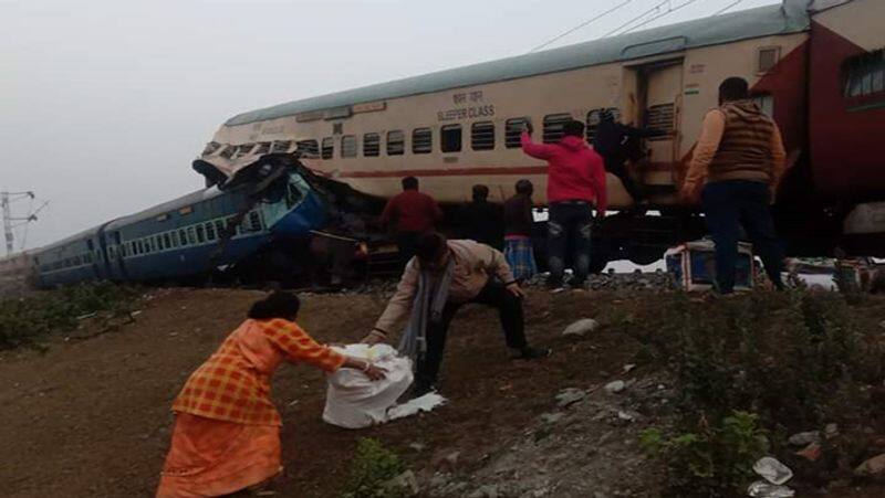 Guwahati Bikaner Express Train accident : एक दूसरे के ऊपर चढ़कर  पुर्जे-पुर्जे हो गईं बोगियां...देखें तस्वीरें | Patna Guwahati Bikaner  express derailed at Maynaguri Jalpaguri west bengal pictures ...