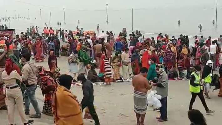 People take holy dip at Ganga Sagar on Makar Sankranti bmm People take holy dip at Ganga Sagar on Makar Sankranti bmm