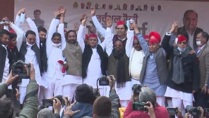 UP Election 2022 Ex cabinet minister Swami Prasad Maurya others join Samajwadi Party gcw UP Election 2022 Ex cabinet minister Swami Prasad Maurya others join Samajwadi Party gcw
