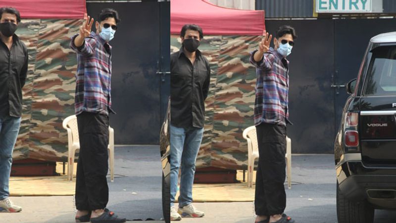 Shah Rukh Khans daughter Suhana Khan is back in Mumbai NTP