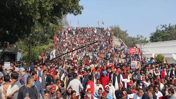 Uttar Pradesh Lucknow Akhilesh was accused of violating Covid protocol DM said SP program happened without permission Uttar Pradesh Lucknow Akhilesh was accused of violating Covid protocol DM said SP program happened without permission