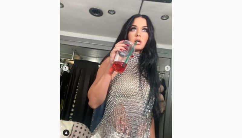 Katy Perry Goes TOPLESS, Flashes Her Sideboob Leaving Her Fans Drooling  With An Eye-Popping Photo-SEE