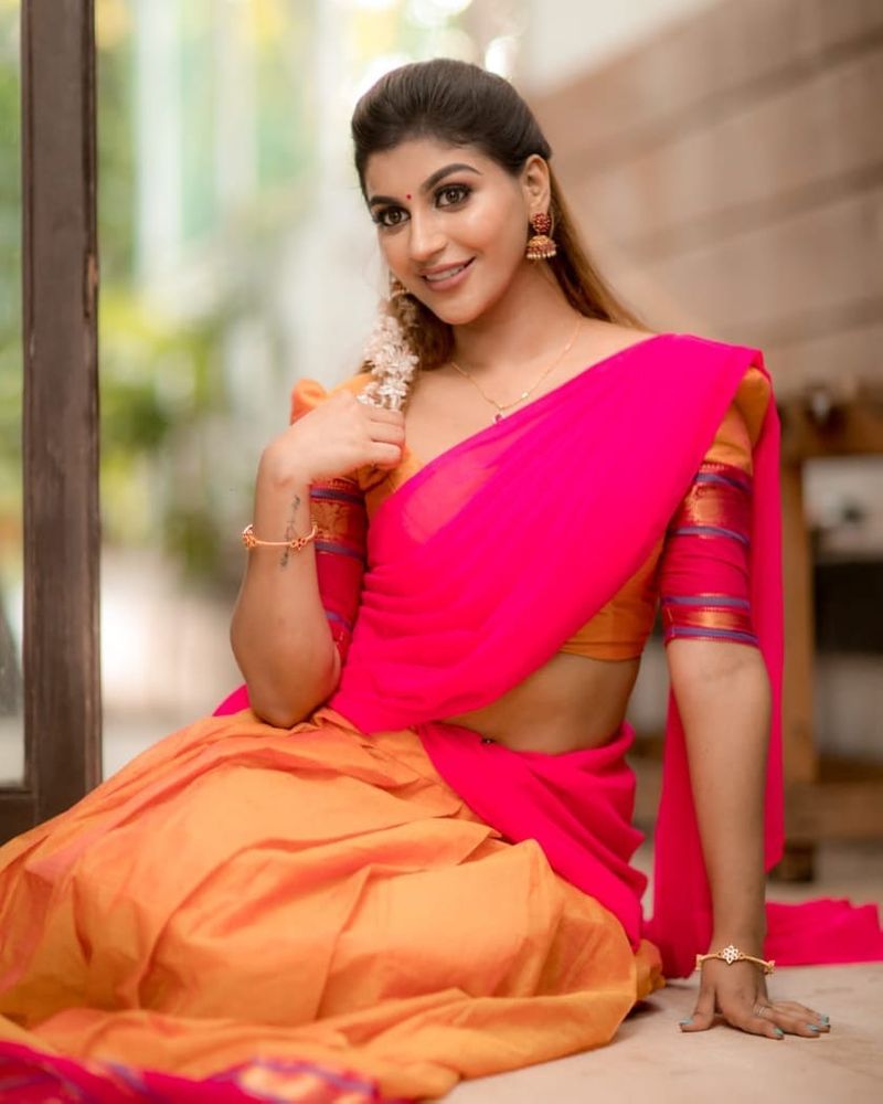 Actress Yashika Anand latest photos
