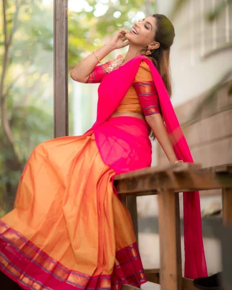 Actress Yashika Anand latest photos