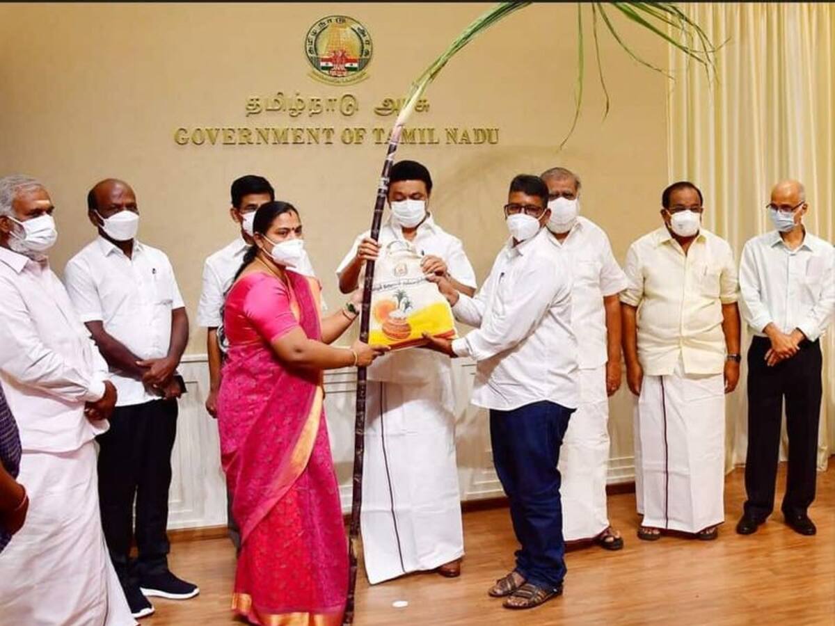 பரபரப்பு..தரமற்ற பொங்கல் பரிசு.. தொடர் குற்றச்சாட்டு..! முதல்வர் நாளை ஆலோசனை | The Chief Minister will consult tomorrow regarding the Pongal gift package